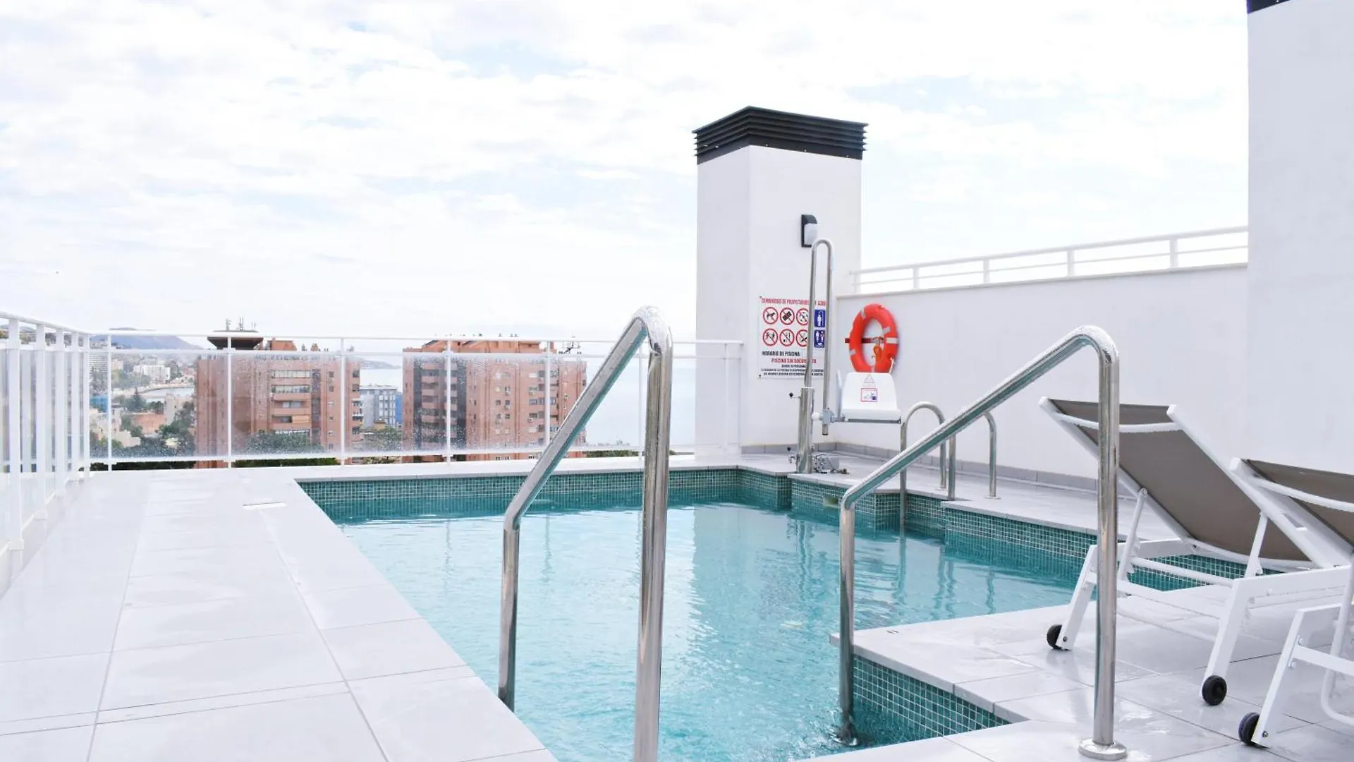 Malagueta'S Home Cozy Apartment With Parking And Swimming Pool Malaga