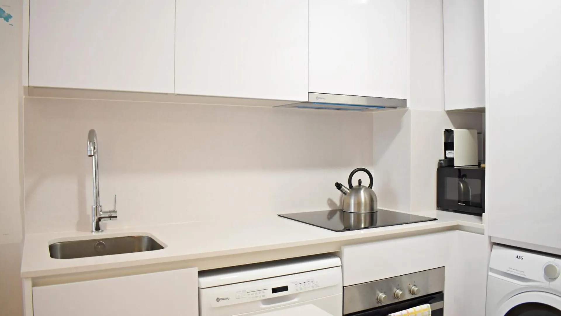 Malagueta'S Home Cozy Apartment With Parking And Swimming Pool Malaga