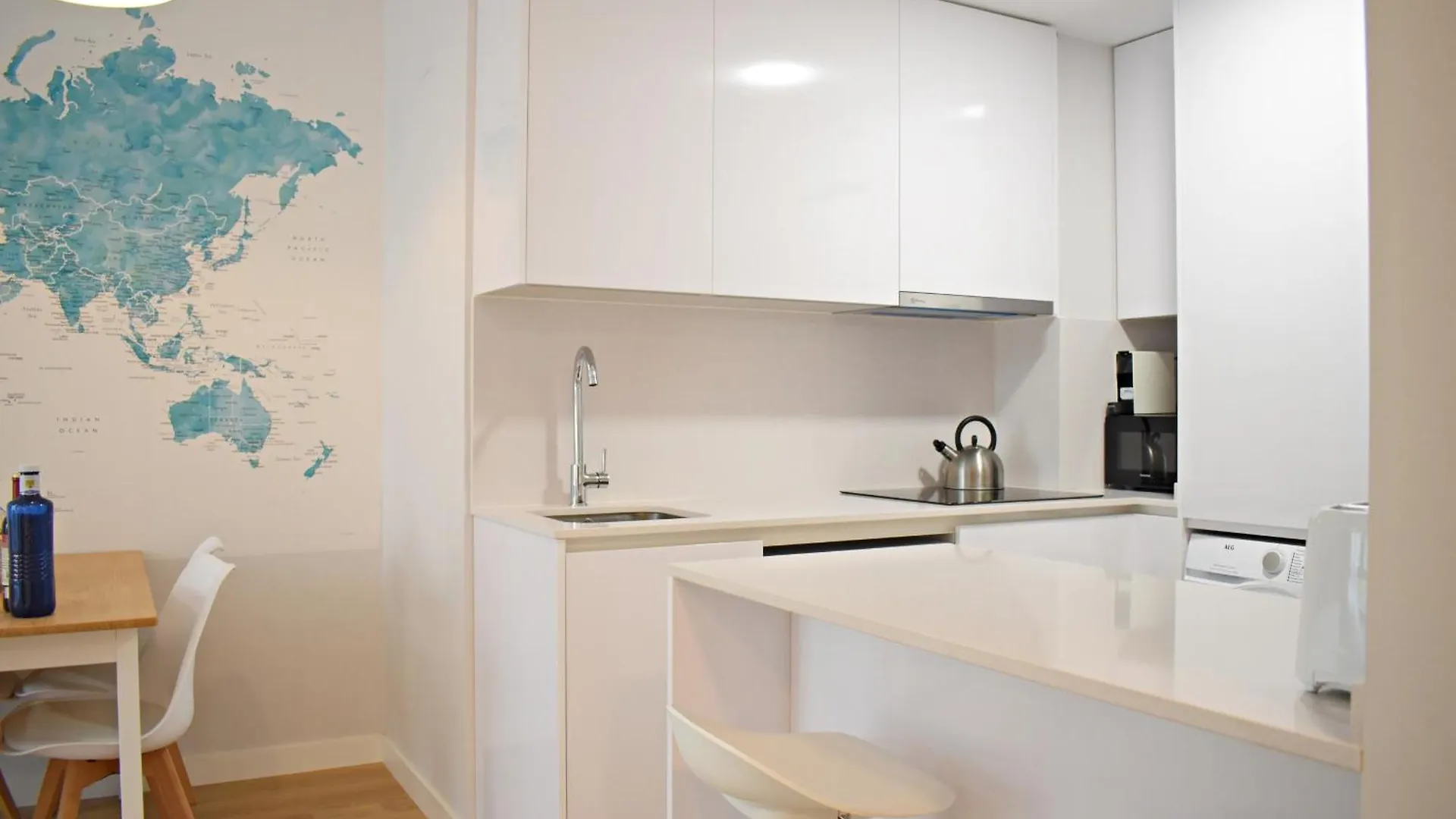Malagueta'S Home Cozy Apartment With Parking And Swimming Pool Malaga 0*,