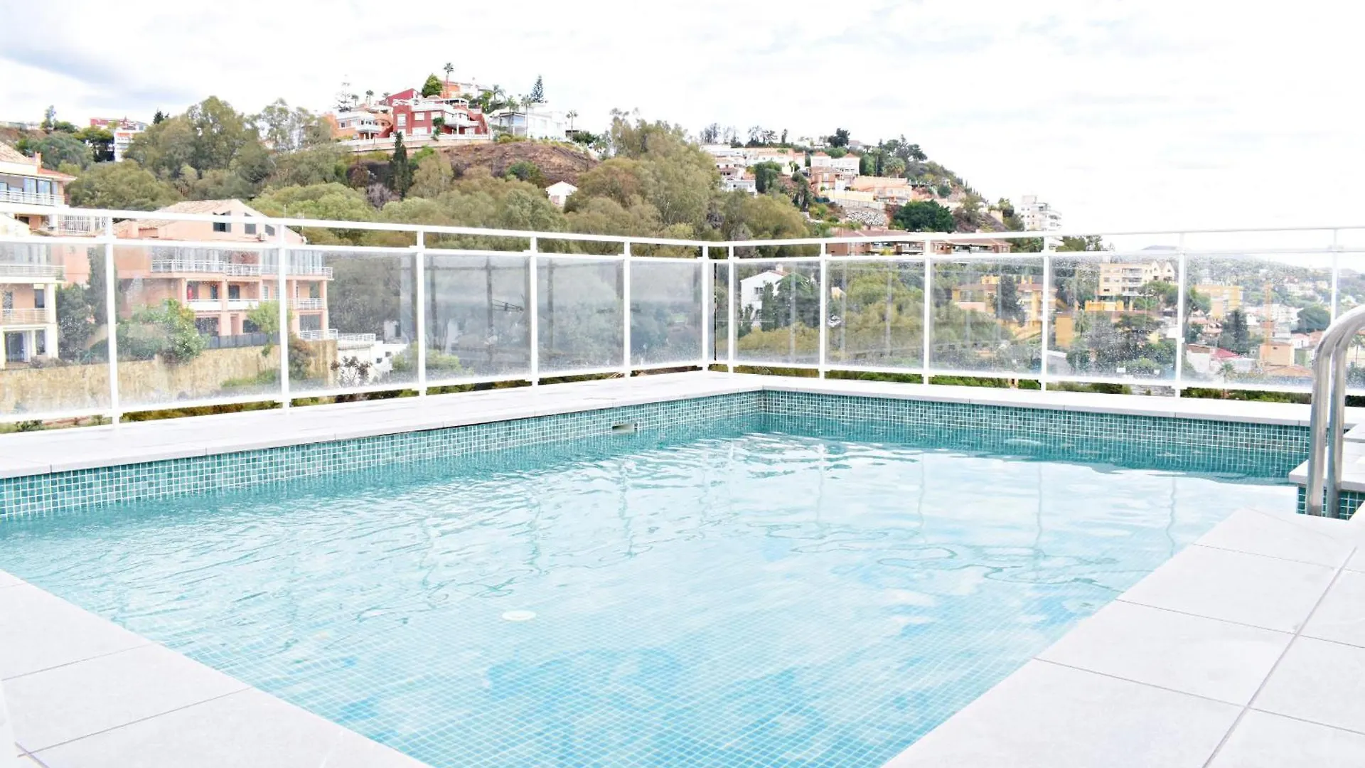 Malagueta'S Home Cozy Apartment With Parking And Swimming Pool Malaga 0*,